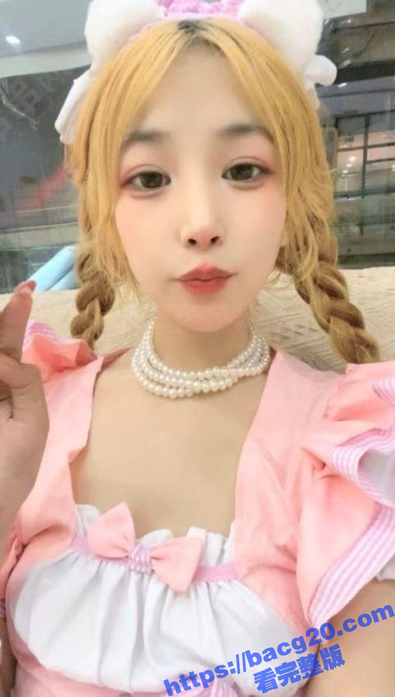 超人气美少女 乔宝 不雅视频流出 户外尿尿露出 阳具抽插骚穴淫水滋滋作响 潮吹狂喷白浆四溅！