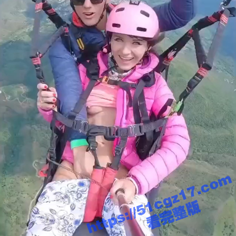 国外高空激情性爱 在海拔1000米的高空与爱人暧昧缠绵 要么说国外人少都是有原因的！