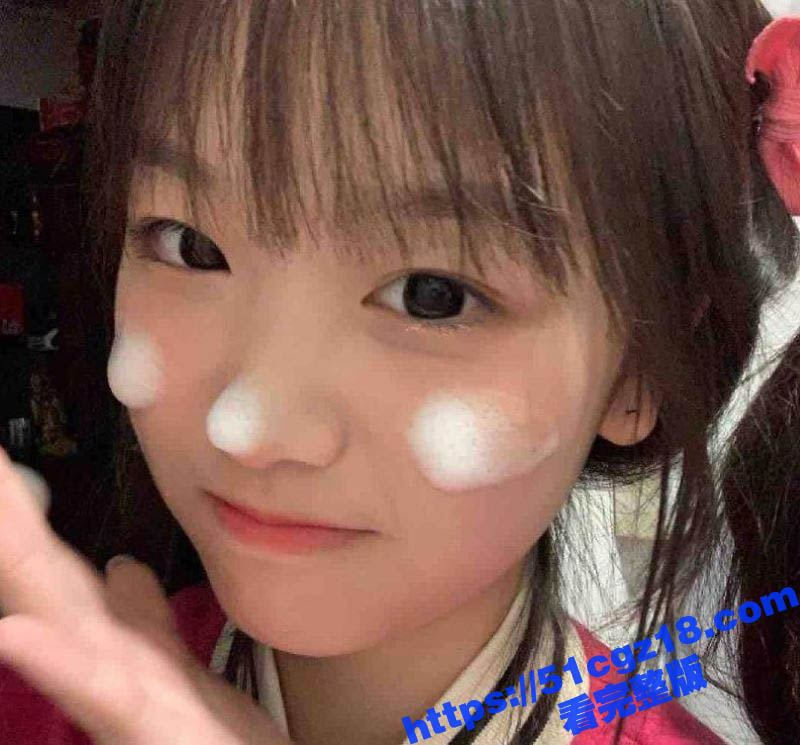 湖南株洲00后学生妹 张双艺 不雅视频泄密 可爱的邻家少女居然在公交车上口交 反差感十足!