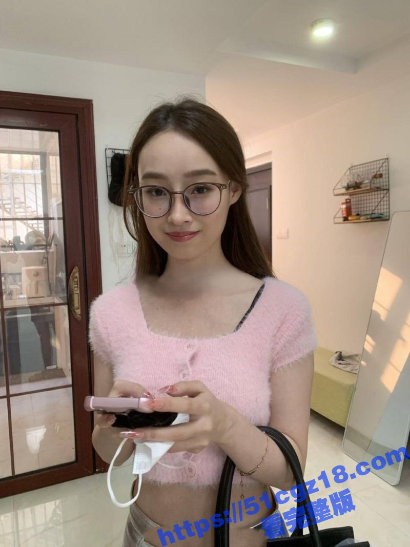苏州城市学院母狗 胡仙儿 大尺度私拍流出 被摄像师pua调教 全裸展示娇嫩酮体！
