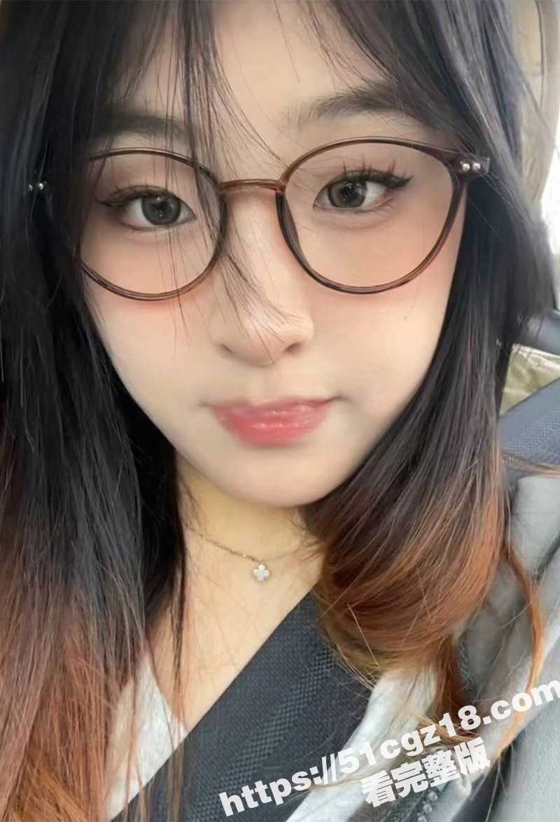 超可爱童颜巨乳学生妹相关图片