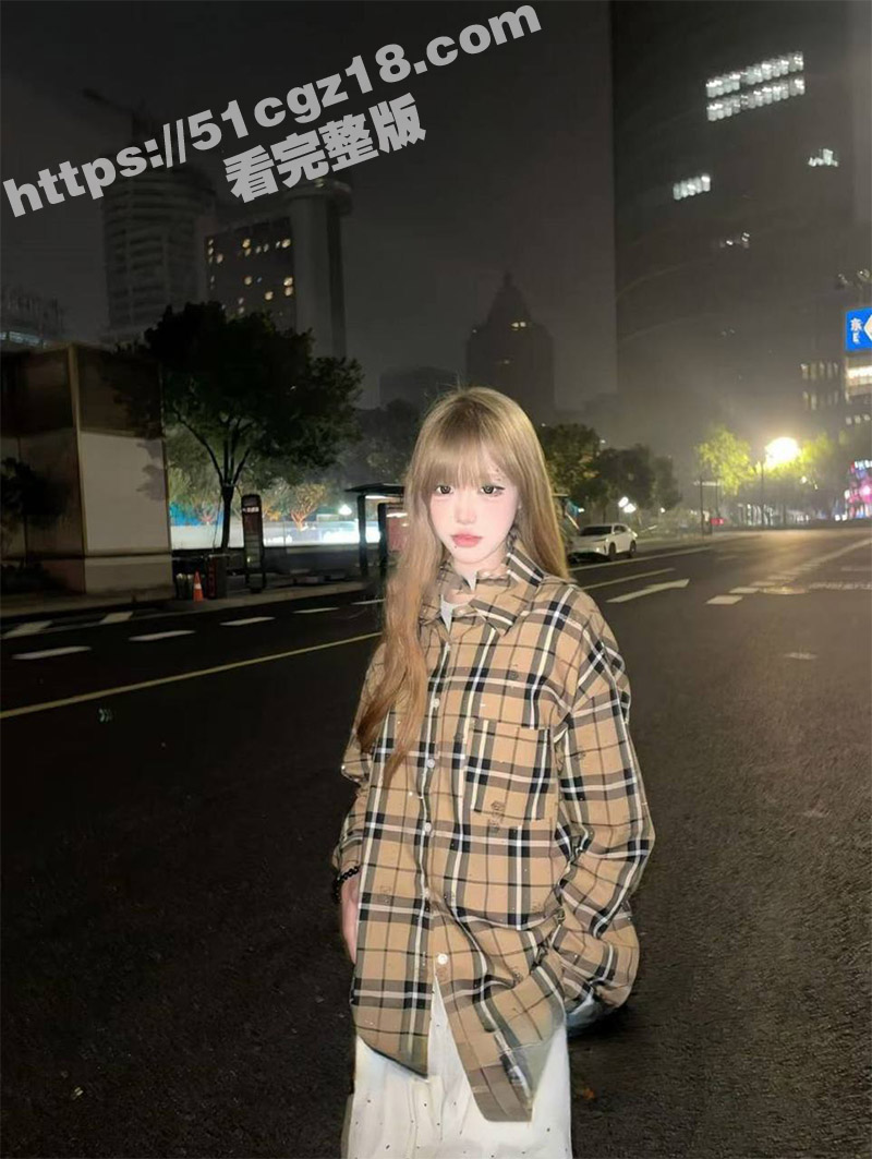 高颜值学妹 林雨萌 白嫩身材搭配JK套装 戴上唇钉秒变野性母狗 自慰嫩穴淫水直流！