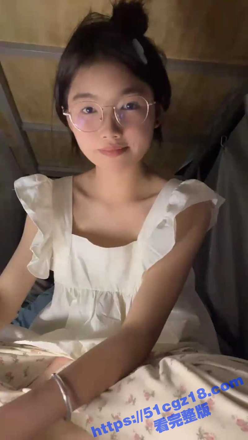快手甜美嫩妹 困困兔 带着闺蜜下海黄播 双人自慰跳蛋玩穴 淫叫声稚嫩诱人！