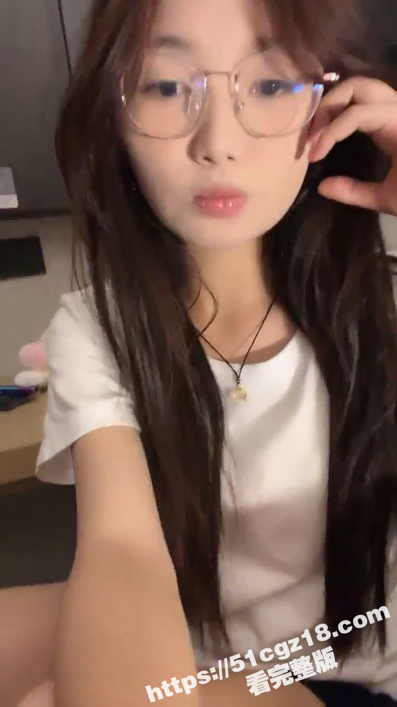 快手甜美嫩妹 困困兔相关图片