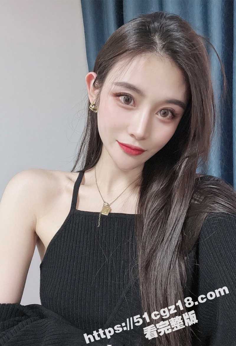 高颜值巨乳福利姬 莹相关图片
