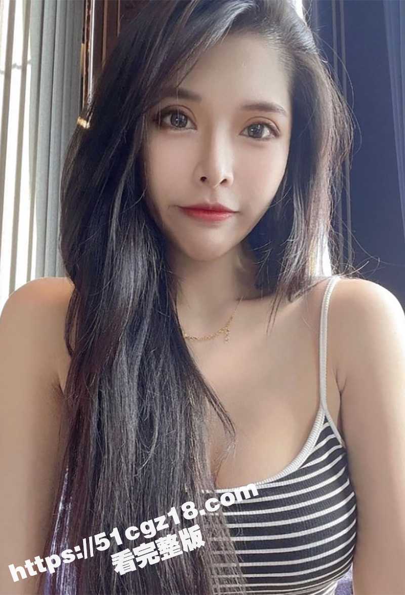 高颜值巨乳福利姬 莹相关图片