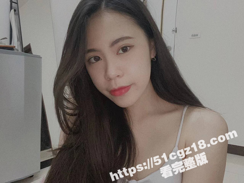 高颜值反差学生妹黄茹相关图片