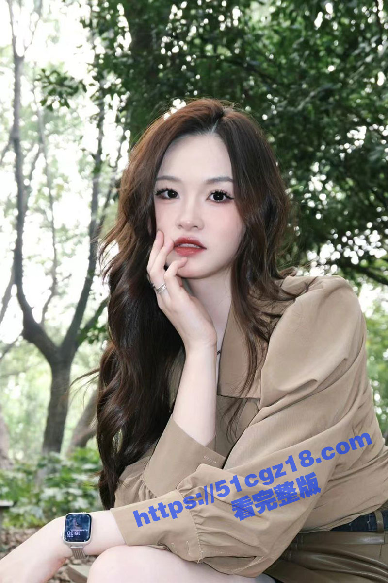 高颜值反差银行柜员 金雨婷 巨乳细腰蜜桃臀性感尤物 被渣男后入打桩爆操 干的母狗呻吟不断！