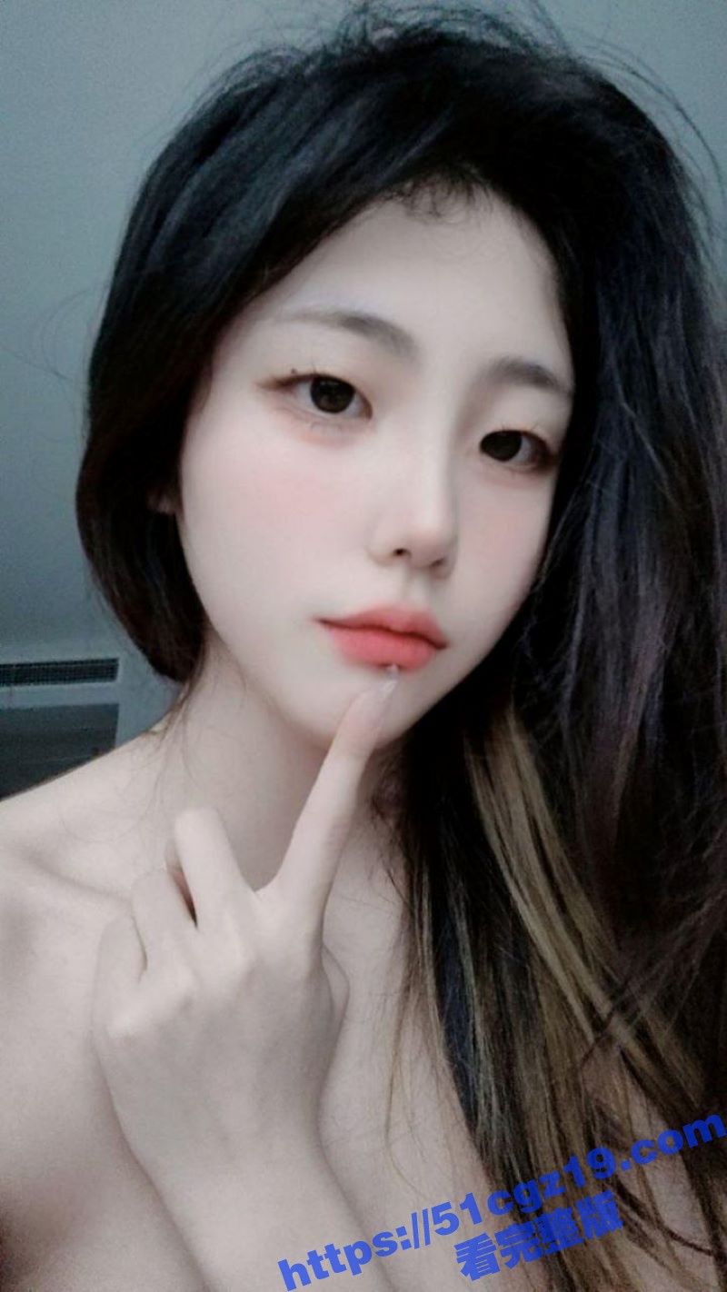 清纯少女露脸定制福利相关图片
