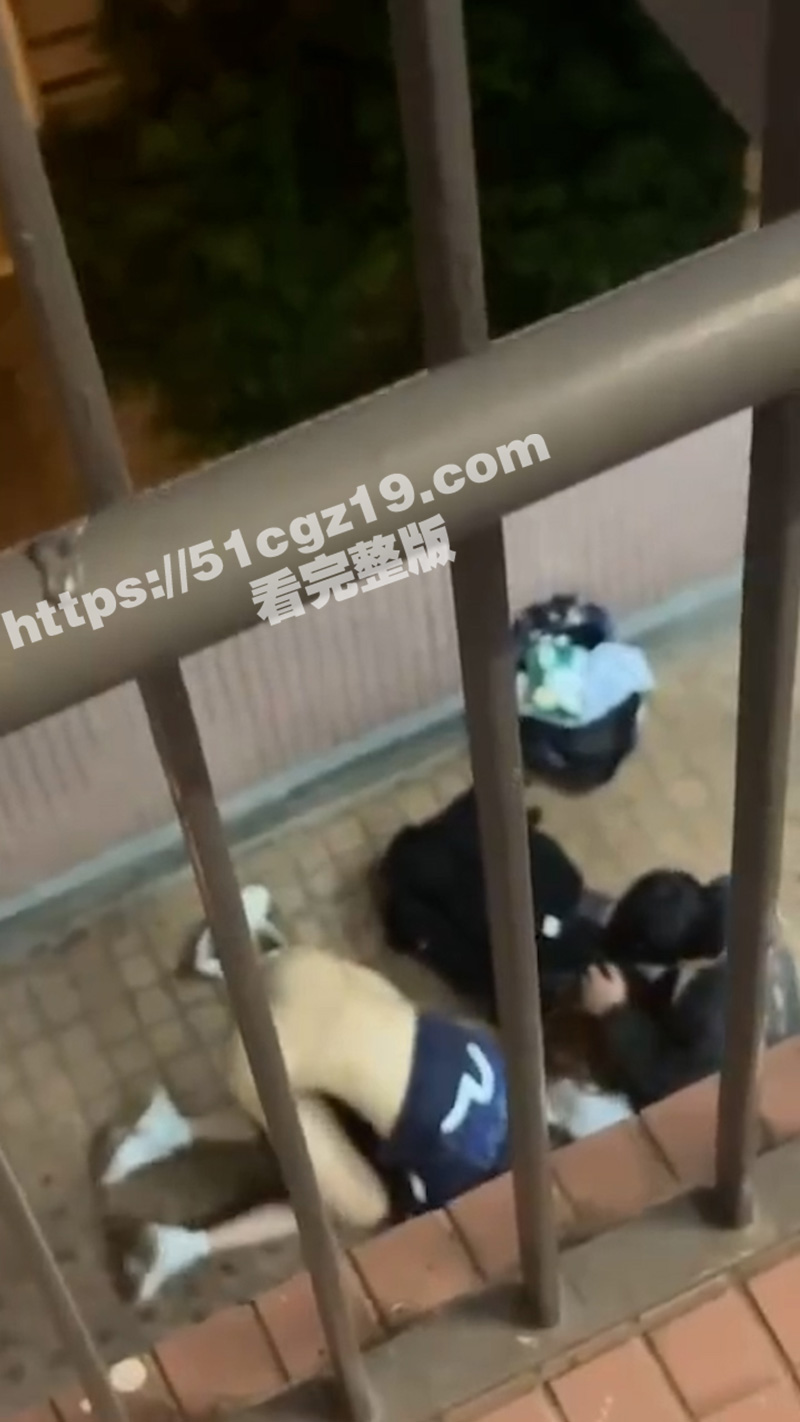香港屋苑平台3P性爱相关图片