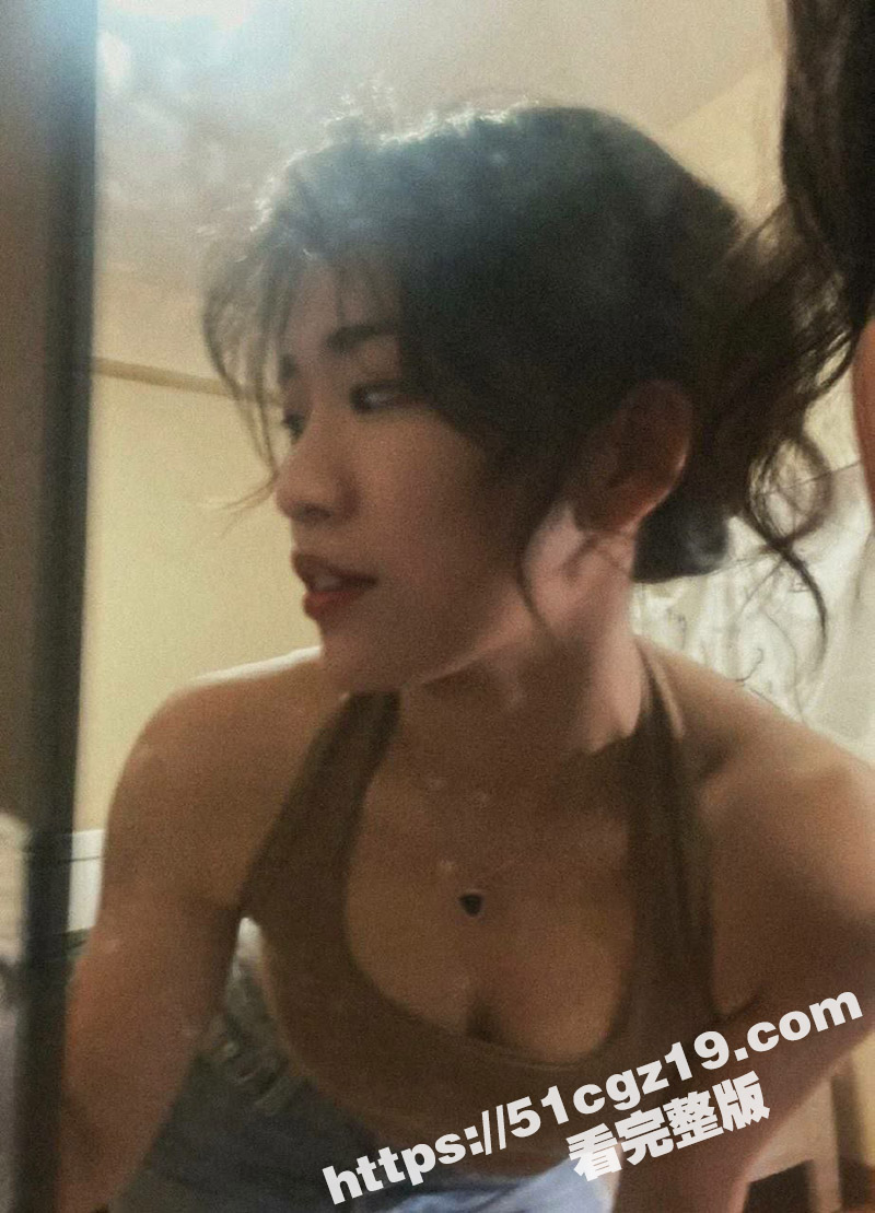 反差眼镜妹 苏茜茜 相关图片