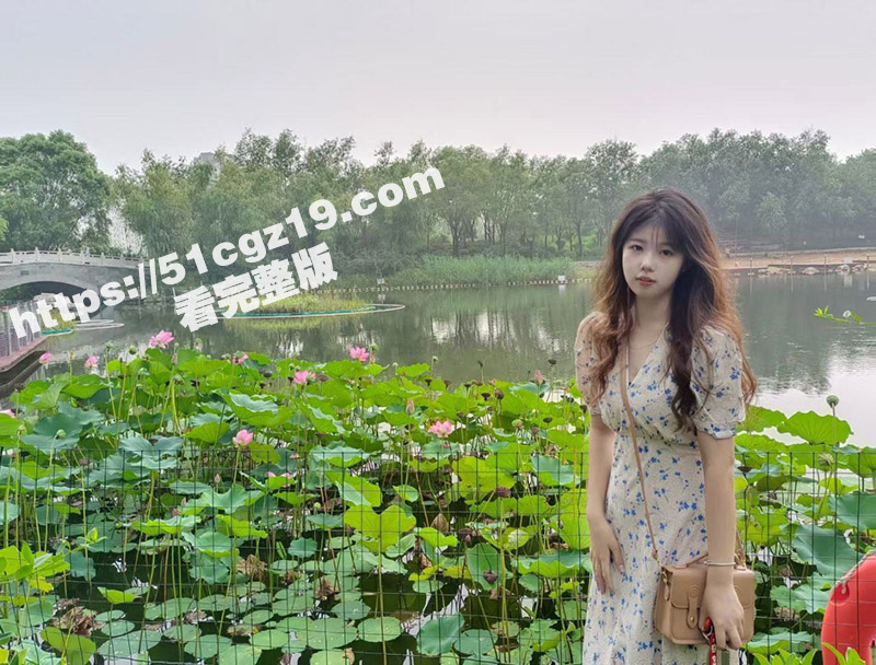 反差眼镜妹 苏茜茜 相关图片