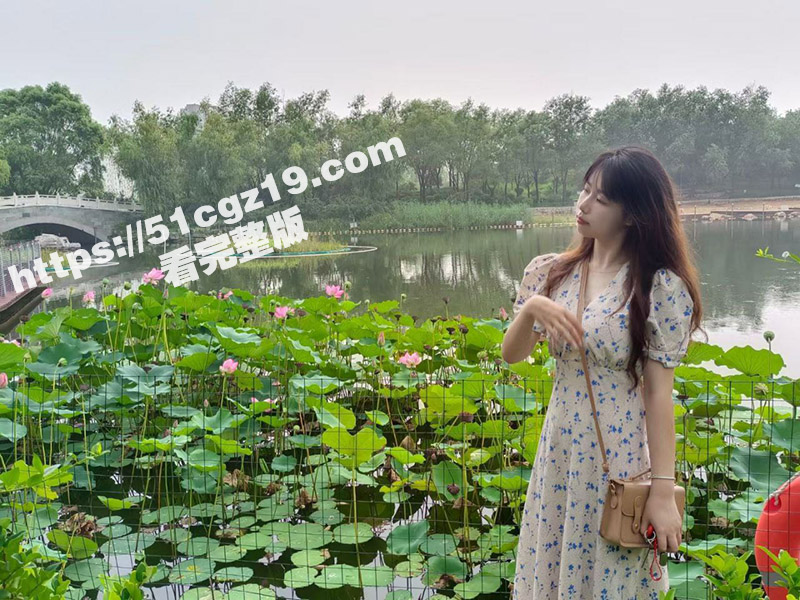 反差眼镜妹 苏茜茜 相关图片