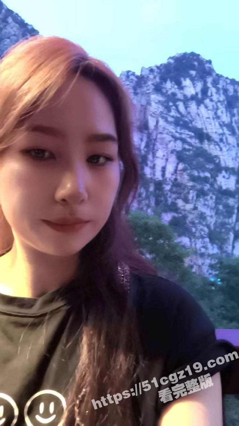 约炮极品已婚少妇 丰满的巨乳在镜头前疯狂抖奶 摸逼自慰欲望超强 简直反差到了极致！