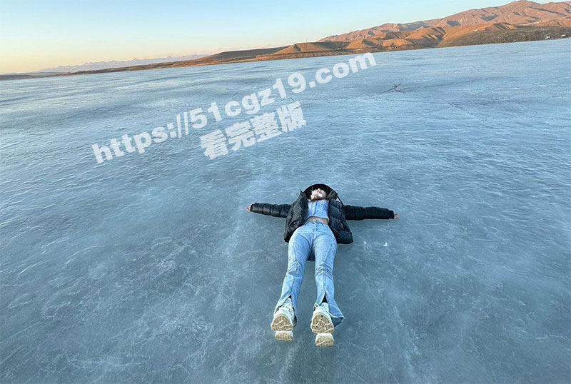 高颜值情侣 人间戏子相关图片