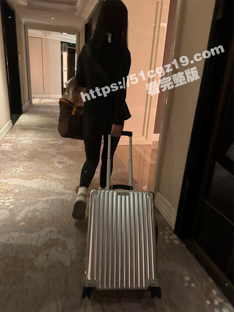 高颜值情侣 人间戏子相关图片