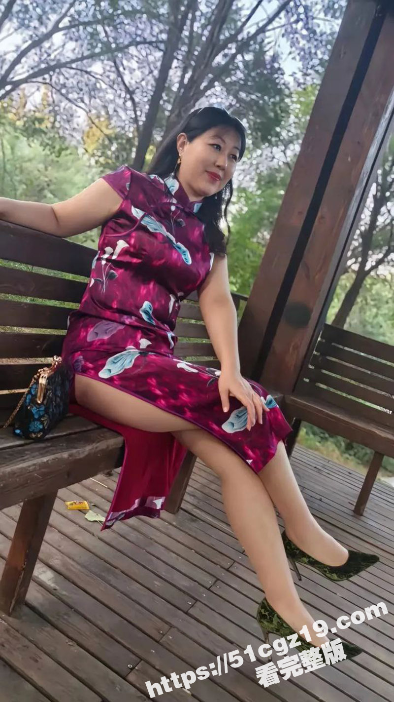 淫妻绿帽博主 钢蹦和相关图片