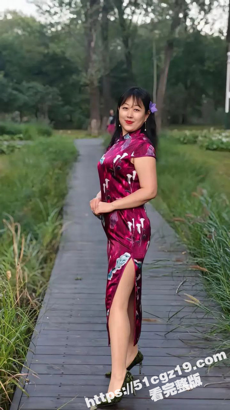淫妻绿帽博主 钢蹦和相关图片