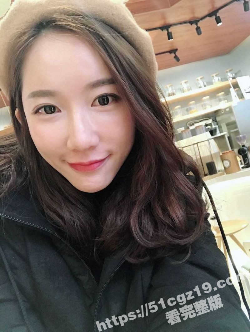 绿帽老公贡献绝美娇妻 极品炮架性欲极其旺盛 小穴没操几下就淫水狂流 单男抓胸后入爆操 呻吟不断！