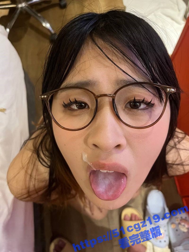极品巨乳眼镜婊 不雅相关图片