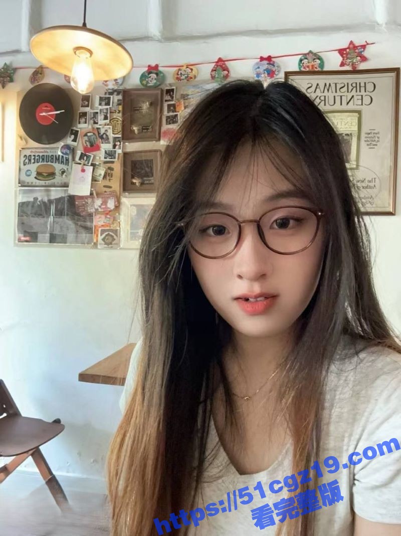极品巨乳眼镜婊 不雅相关图片