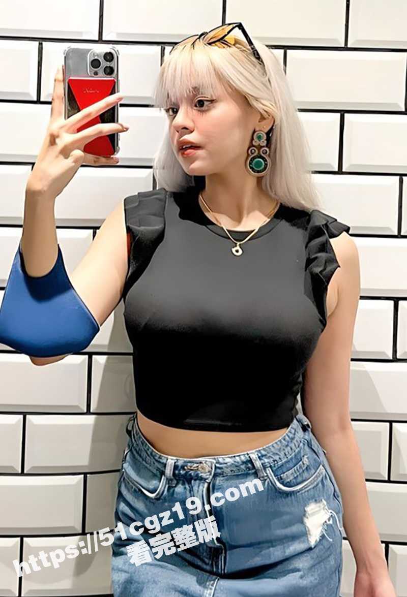 国外巨乳美妆博主 D相关图片