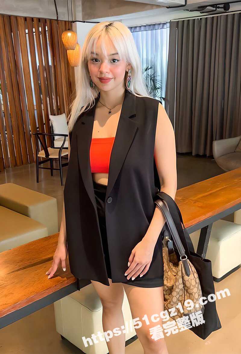 国外巨乳美妆博主 D相关图片