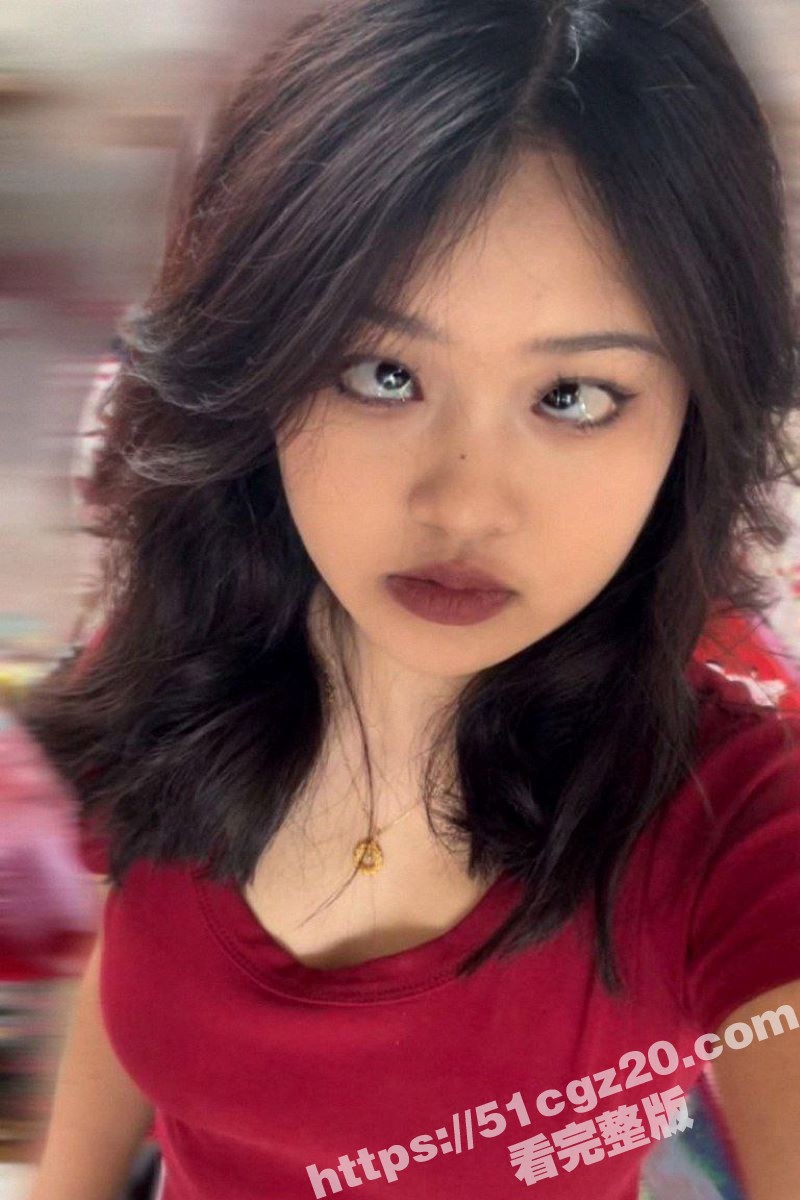 巨乳反差学生妹不雅视相关图片