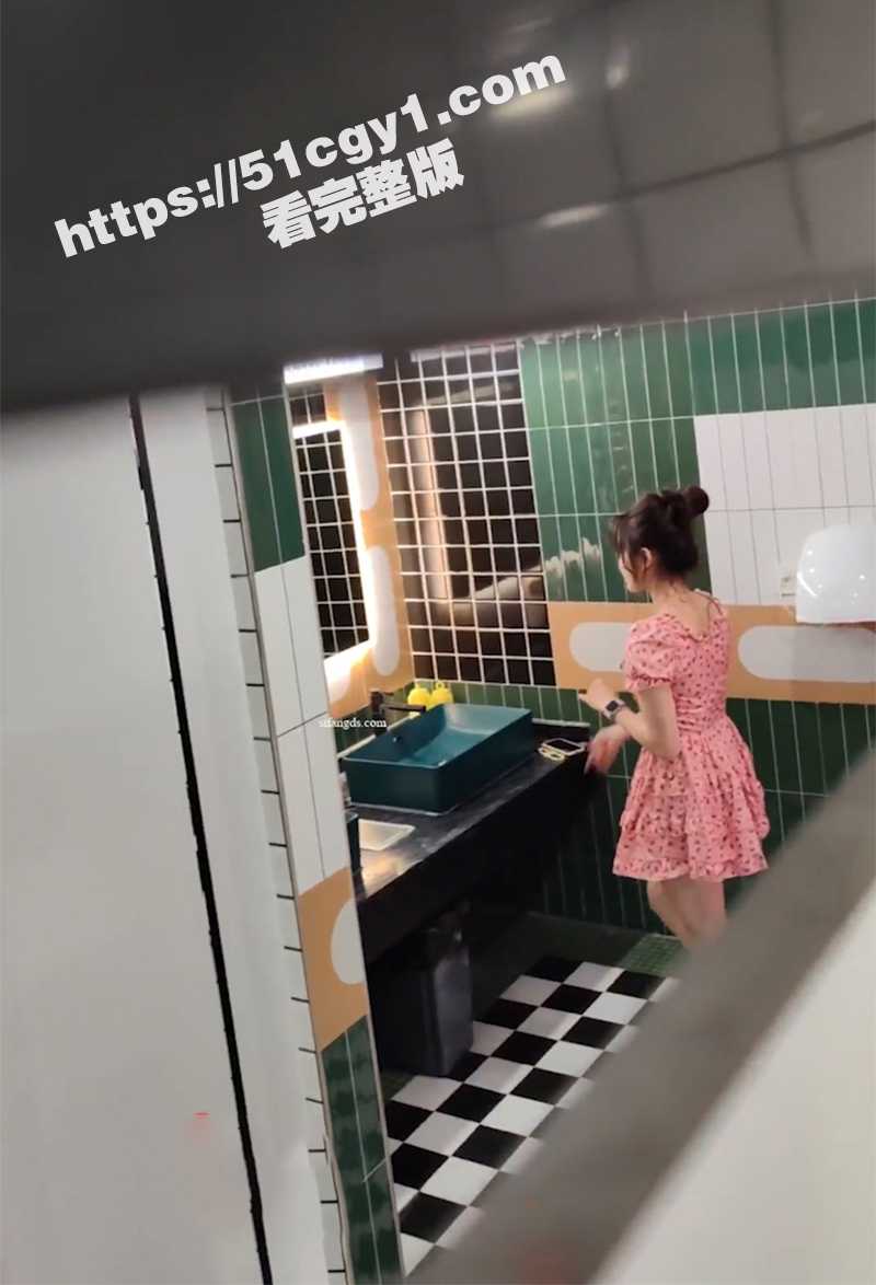 全网极品女神主播厕拍相关图片