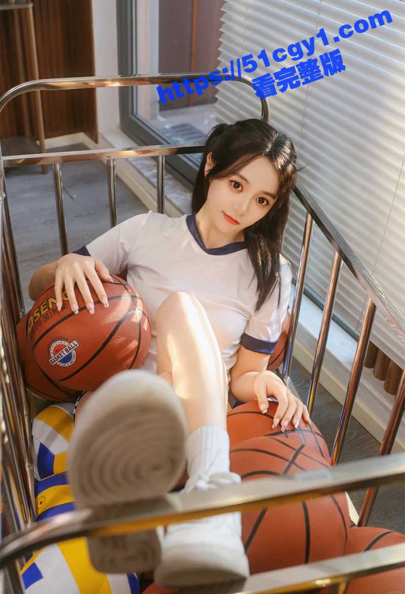 父女乱伦剧情演绎 清纯萝莉跪舔亲爹巨根 制服诱惑大玩乱伦 淫语挑逗疯狂性爱
