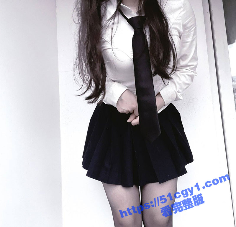 高颜值清纯学妹 教室相关图片