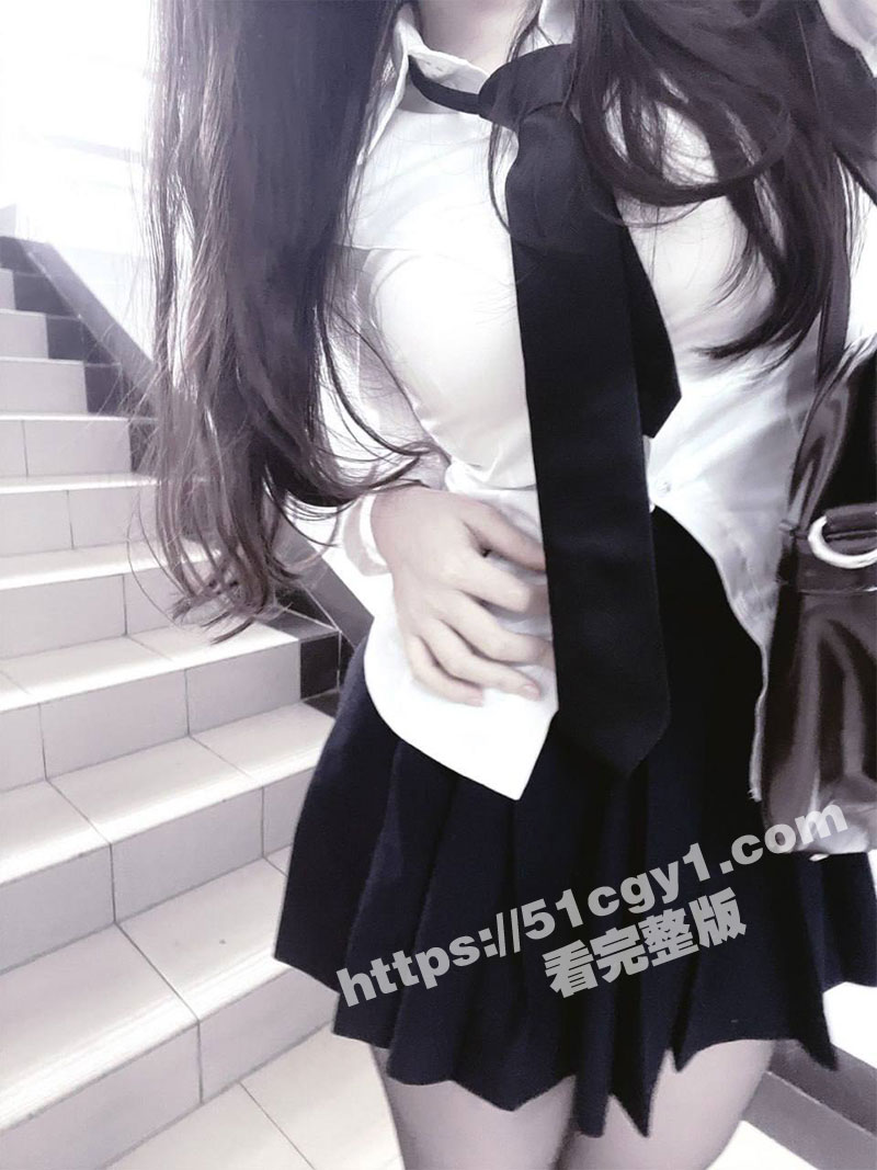 高颜值清纯学妹 教室相关图片