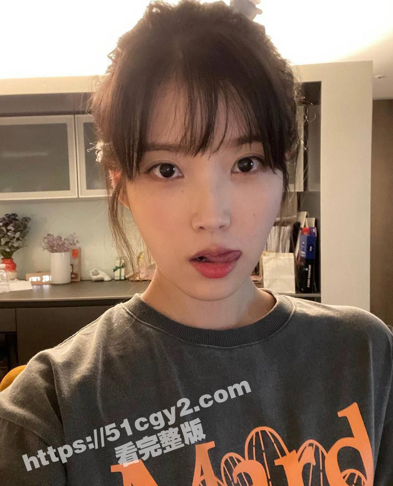 韩国歌手IU 李知恩相关图片