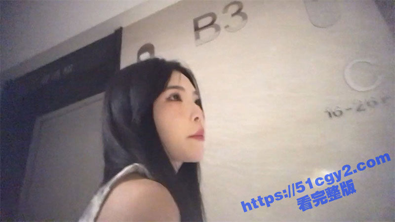 探花大神 爱坤 约炮极品纹身小妹 完美身材玲珑小奶 嫩穴毛还没长全呢 操起来直接爽翻天！