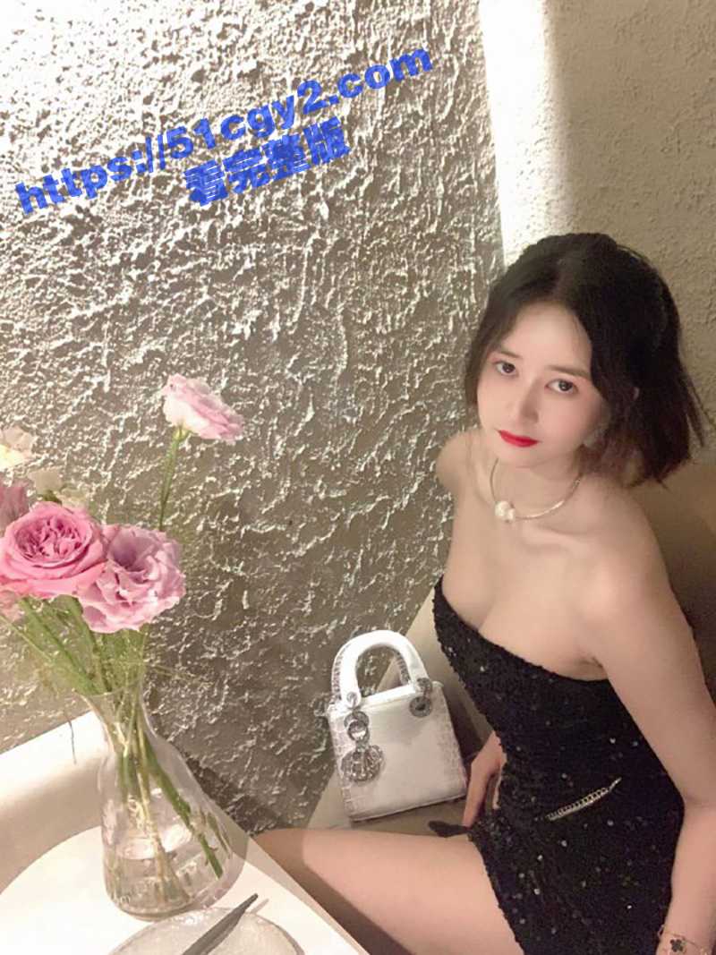 高挑人妻户外挑战 极相关图片