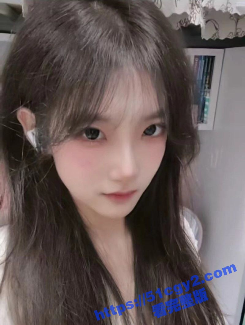 极品JK萝莉学生妹 萱萱 与金主裸聊泄密 稚嫩酮体散发诱惑气息 白虎逼粉嫩诱惑至极！