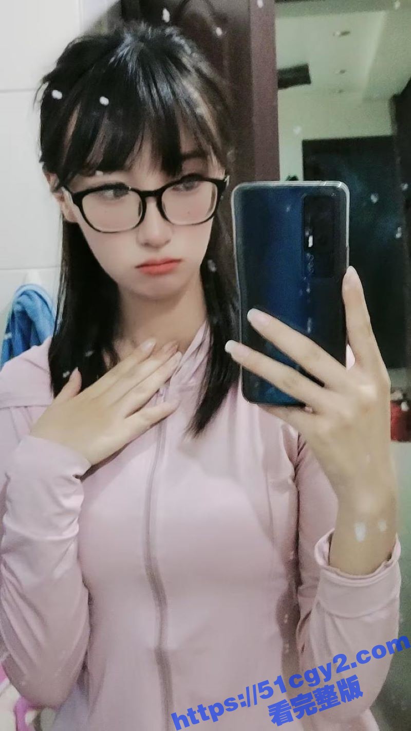 湖北职业技术学院大一嫩妹 赵晓然 网聊视频曝光 身材苗条却有着极品豪乳 小穴更是粉嫩的出水！