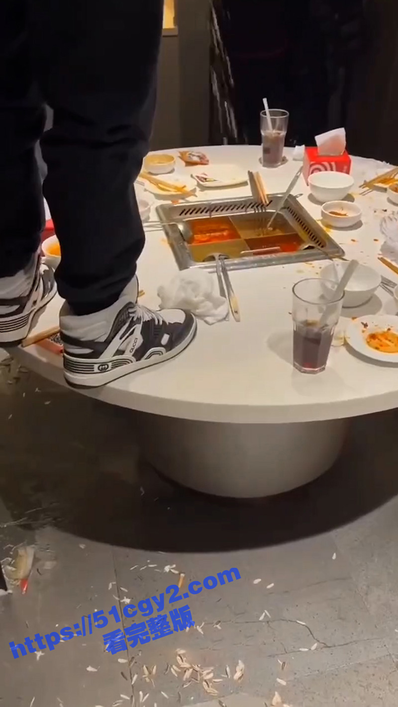 海底捞小便门事件 当相关图片