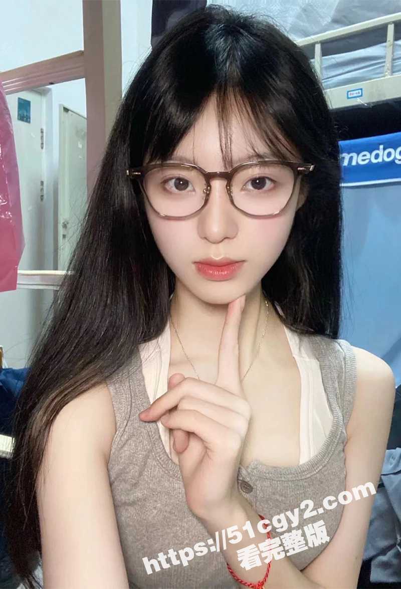清纯美女背着男友出轨约炮 心中女神竟是他人胯下母狗 各种调教私拍淫照 露脸颜射视频曝光