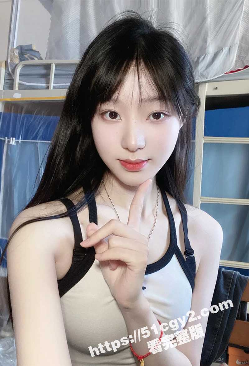 清纯美女背着男友出轨相关图片