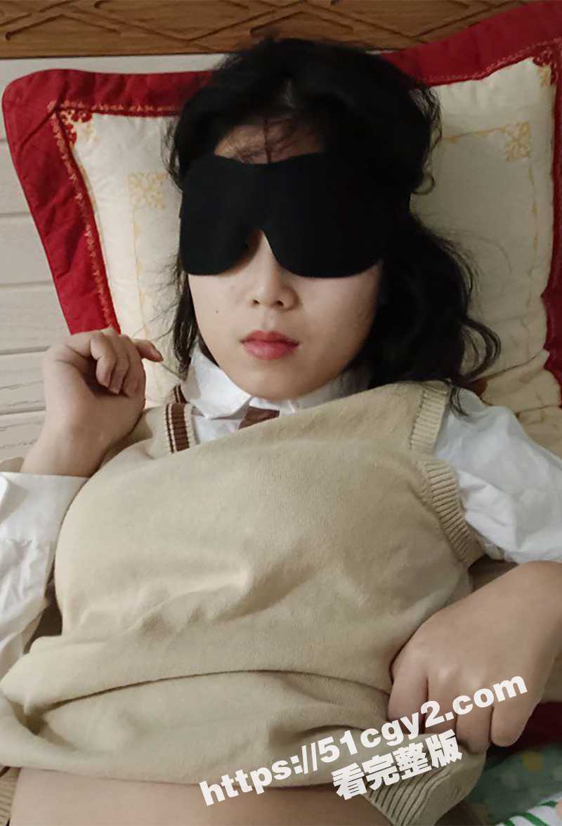 清纯美女背着男友出轨相关图片