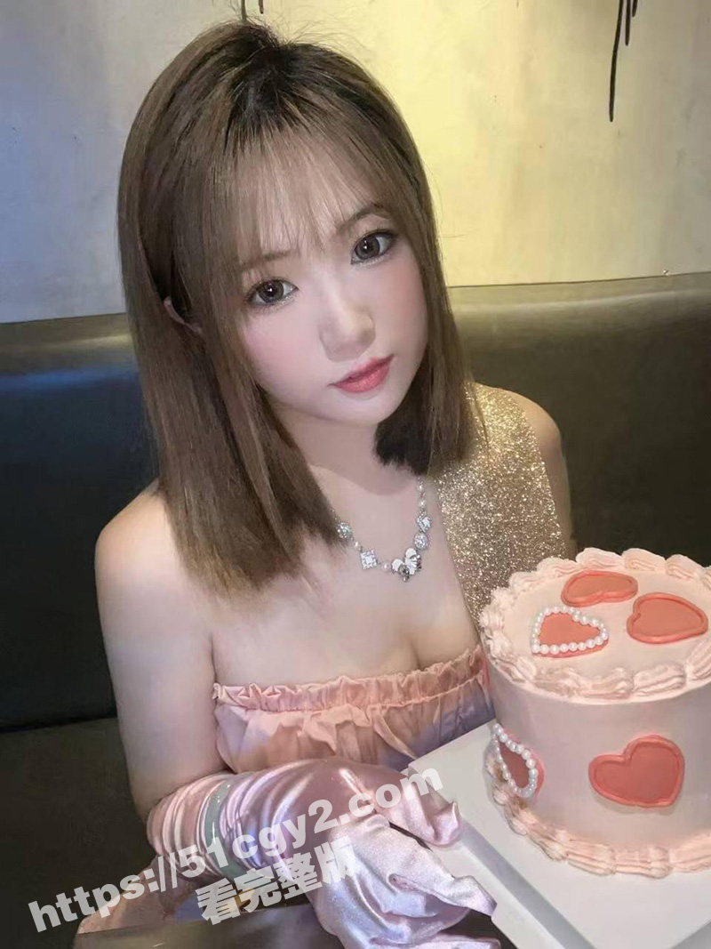 抖音20W粉丝女网红相关图片