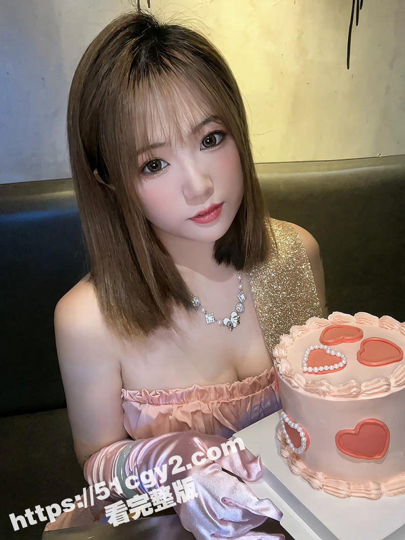 抖音20W粉丝女网红相关图片