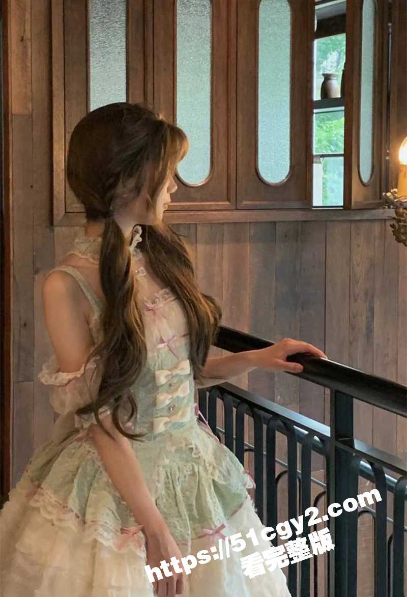 00后萝莉学生妹初尝相关图片