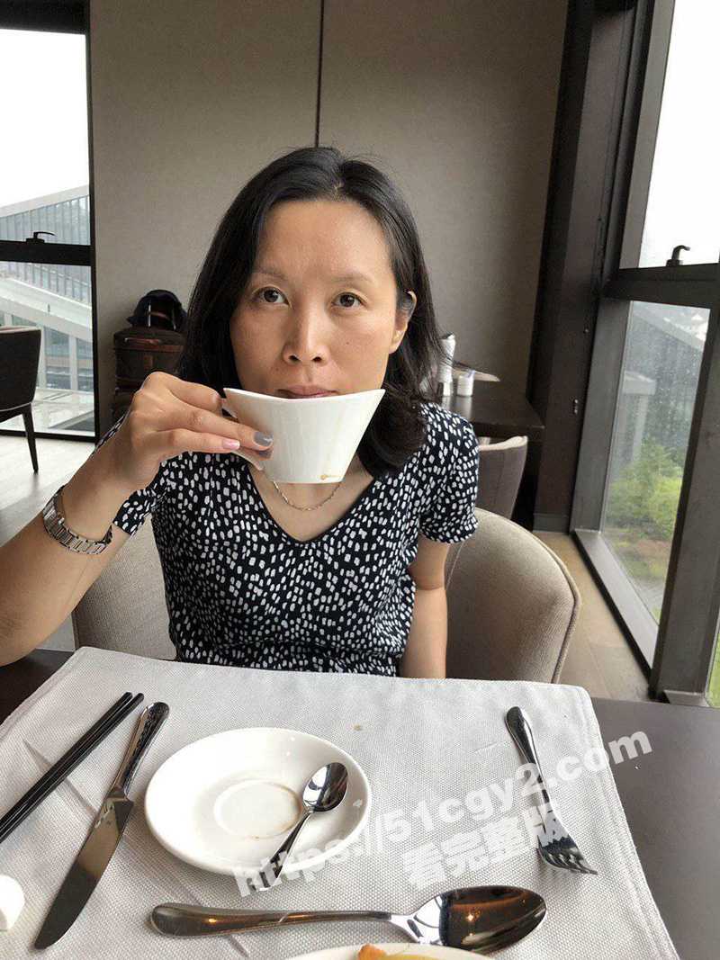 上海富婆包养年轻小伙相关图片