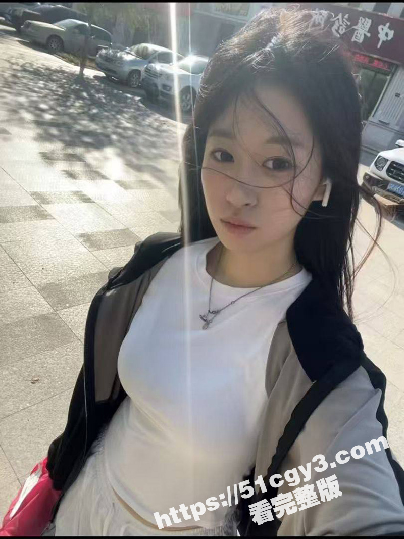 海角乱伦大神之姐弟乱相关图片