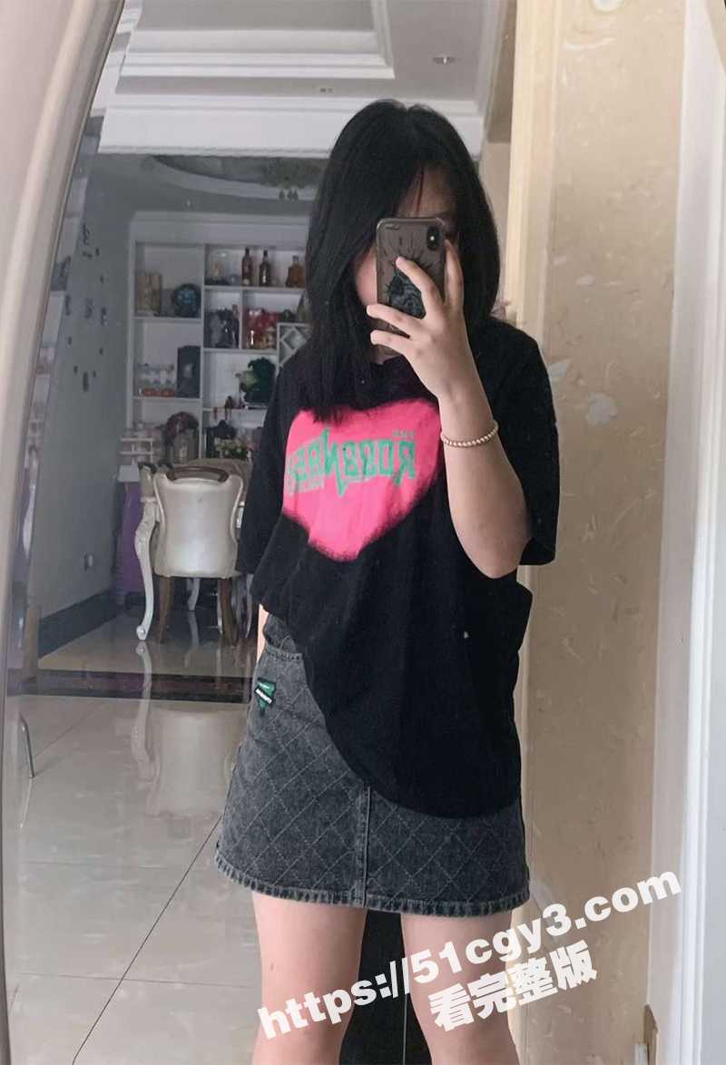 高校巨乳青涩学妹 性相关图片