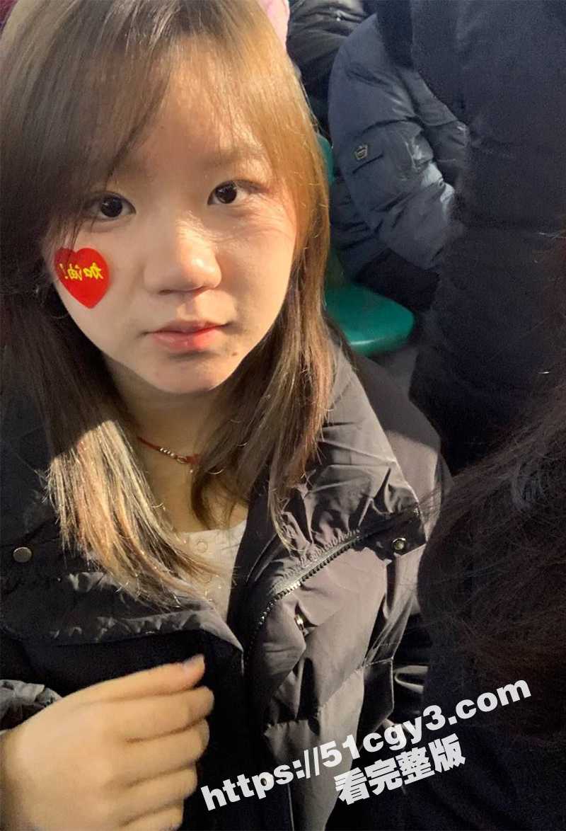 高校巨乳青涩学妹 性相关图片