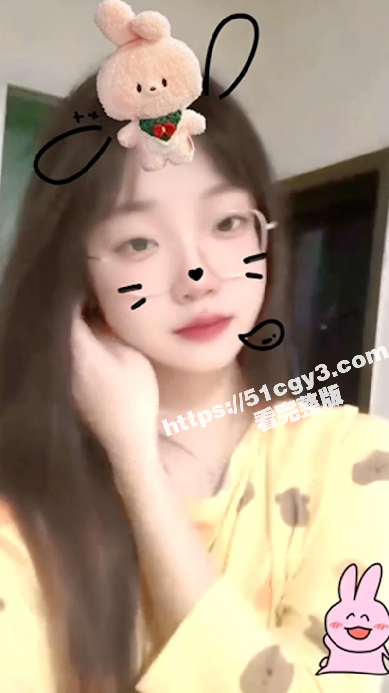 高颜值反差学生眼镜妹相关图片