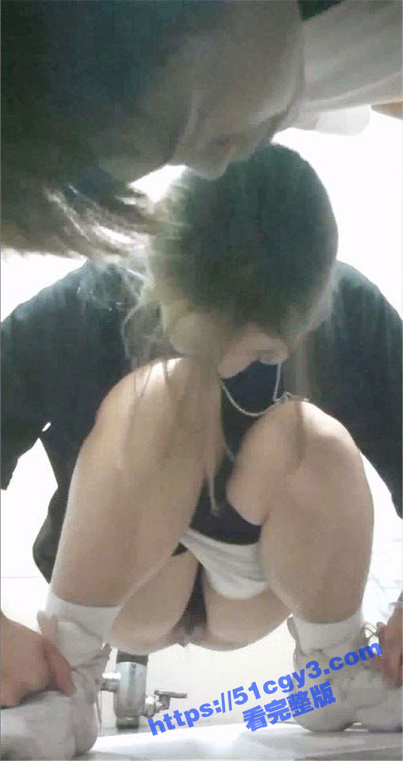 厕所偷拍 意外拍到姐相关图片